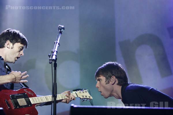 FRANZ FERDINAND - 2005-08-26 - SAINT CLOUD - Domaine National - Grande Scene - 